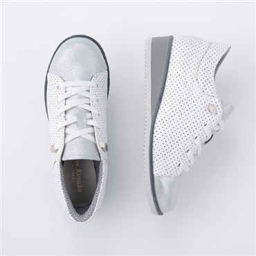 [ミスキョウコ]軽量パンチングスニーカ－ 4E 104103 ホワイト 24.0cm