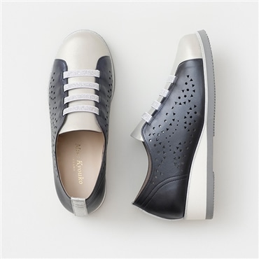 [ミスキョウコ]ラメゴムパンチングスニーカー 4E 104206 ネイビー 22.0cm