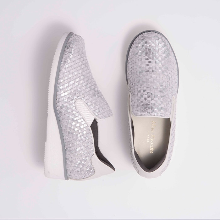 [Miss Kyouko]水面のきらめきメッシュスリッポン 4E 104239 シルバー 22.0cm