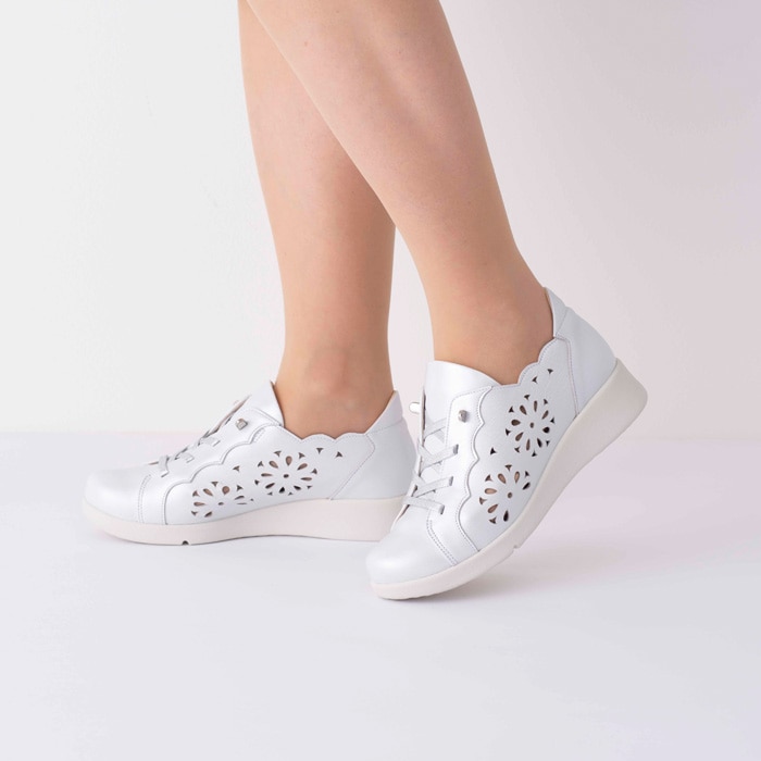 [Miss Kyouko]フラワーカットワークスニーカー 4E 106043 ホワイト 22.0cm