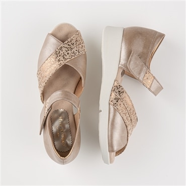 [ミスキョウコ]モザイクコンビアンクルストラップサンダル 4E 108630 ベージュ 22.0cm