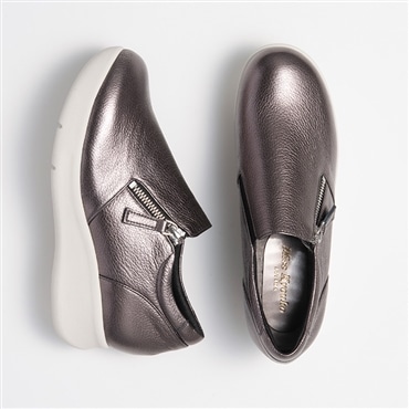 [ミスキョウコ]ジップアップスリッポン 4E 108823 ガンメタリック 22.0cm