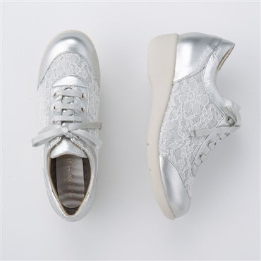 [ミスキョウコ]グリッターレーススニーカー 4E 108831 シルバー 22.0cm