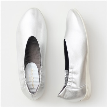 [ミスキョウコ]Ｖカットフラットパンプス 4E 108840 シルバー 22.0cm