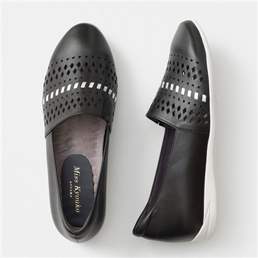 [ミスキョウコ]カットワークスリッポンパンプス 4E 108841 ブラック 22.0cm