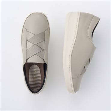 [ミスキョウコ]クロスゴムオパンケスニーカー 4E 109002 グレージュ 22.0cm