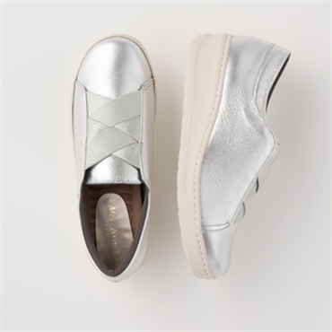 [ミスキョウコ]クロスゴムオパンケスニーカー 4E 109002 シルバー 22.0cm