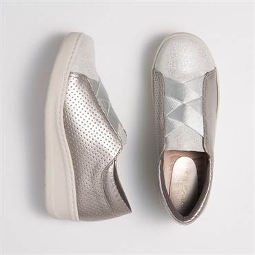 [ミスキョウコ]クロスゴムパンチ柄オパンケスニーカー 4E 109008 シルバー 22.0cm