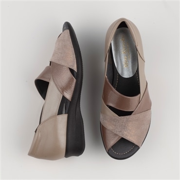 ≪SALE≫24.0cm ベージュ [ミスキョウコ]軽量コンビサンダル 4E 109363