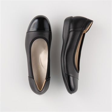 [ミスキョウコ]軽量エナメルコンビフラットシューズ 4E 109601 ブラック 22.0cm