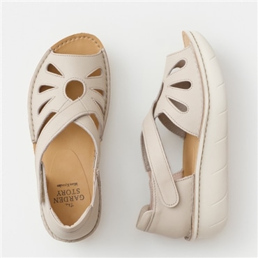 [ガーデンストーリー]シズクモチーフパンチングサンダル 4E 122004 グレージュ S