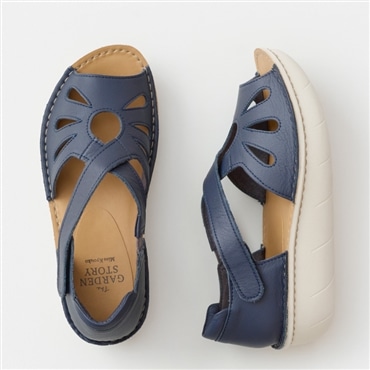 [ガーデンストーリー]シズクモチーフパンチングサンダル 4E 122004 ネイビー S