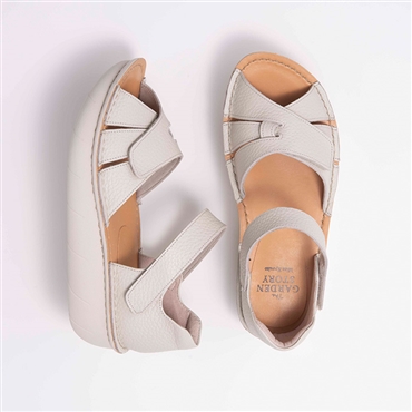 [the GARDEN STORY]簡単調節面ファスナーサンダル 4E 153543 アイボリー S