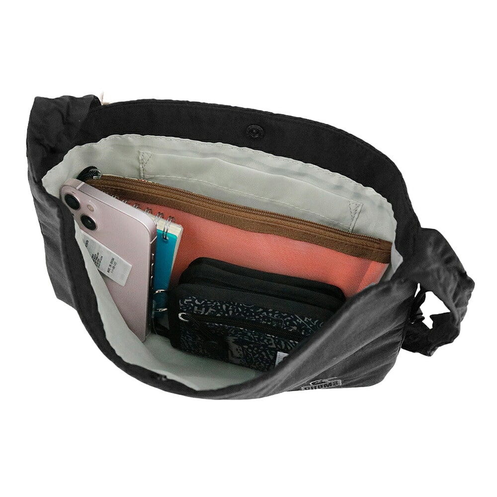 チャムス ショルダーバッグ サコッシュ 斜め掛け 撥水 軽量 1.5L B6 CHUMS ウェービーストラップミニショルダーバッグ CH60-4144 メンズ レディース キッズ 誕生日プレゼント ギフト ラッピング無料 正規代理店 1.ブラック -604144k001 1.ブラック