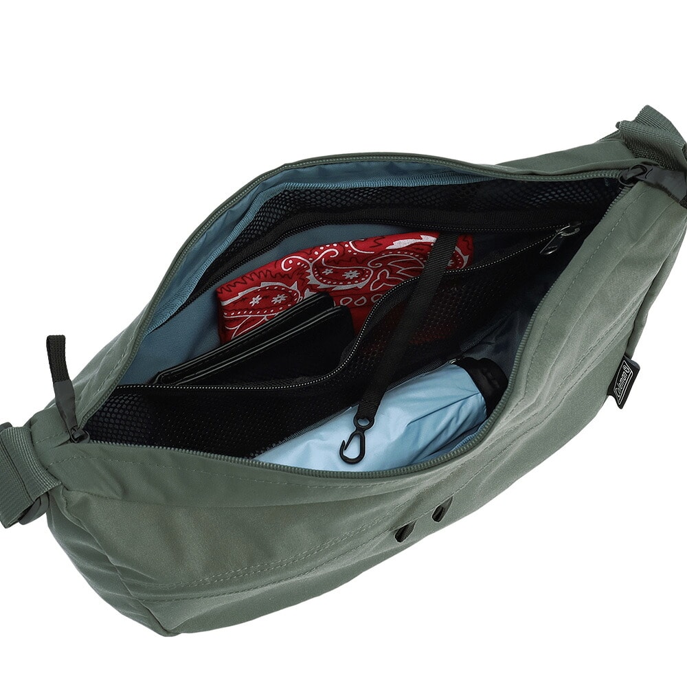 コールマン ショルダーバッグ 斜め掛け 10L B5 サブバッグ Coleman ユニウォーカーバナナショルダー メンズ レディース キッズ 送料無料 誕生日プレゼント ギフト ラッピング無料 正規代理店 3.サファリ -2234478 3.サファリ