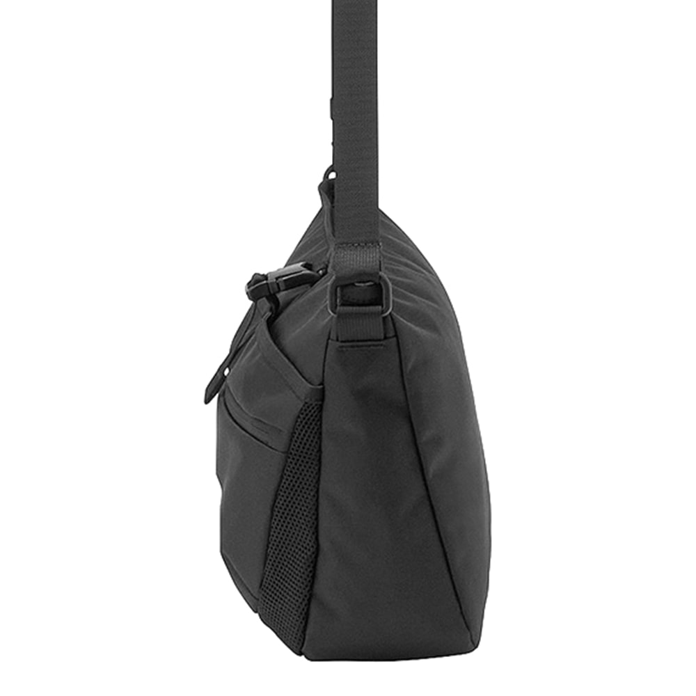 ノースフェイス バッグ ショルダーバッグ 斜め掛け 8L A5 コンパクト THE NORTH FACE リープショルダー NM72600 1.ブラック -nm72601k 1.ブラック