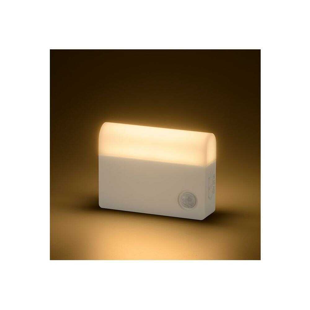 オーム電機 LEDセンサーライト 明暗人感 屋内用 電池式 ホワイト