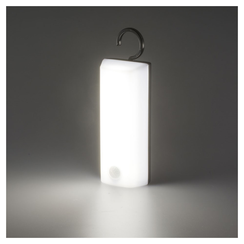 オーム電機 LEDセンサーライト 乾電池式 フック型 200ルーメン ブラック ブラック