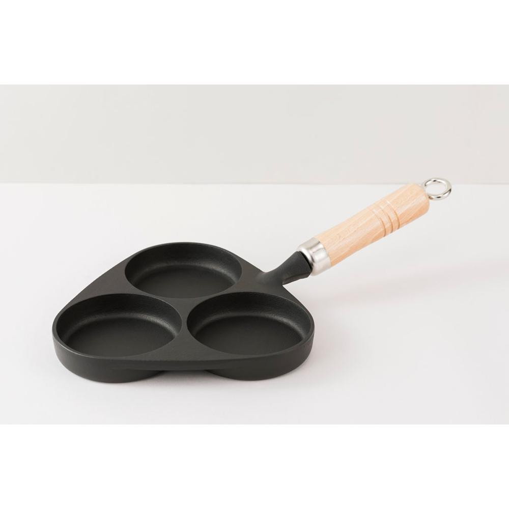 南部鉄器 目玉焼き3ヶ焼き(木柄付) 24018 メーカー直送 ▼返品・キャンセル不可【他商品との同時購入不可】
