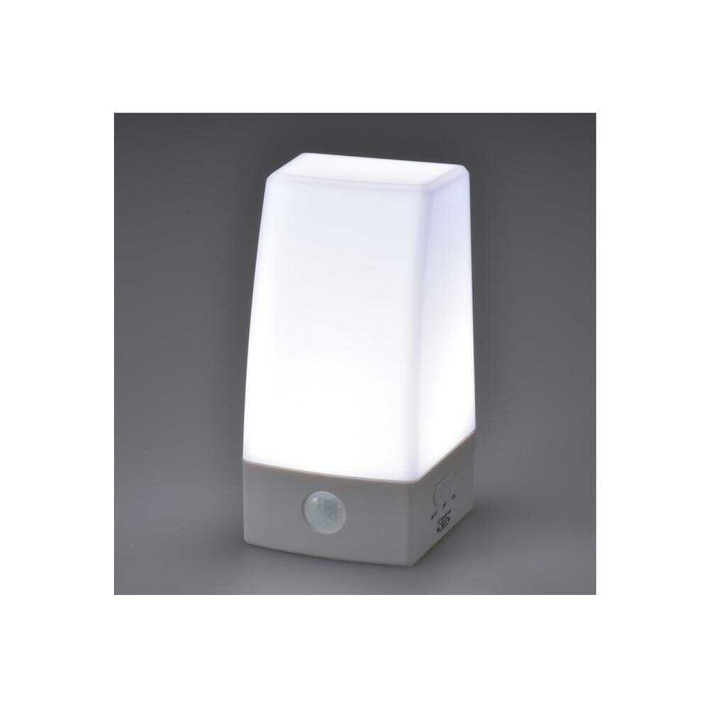 オーム電機 LEDセンサーライト 人感明暗センサー ホワイト