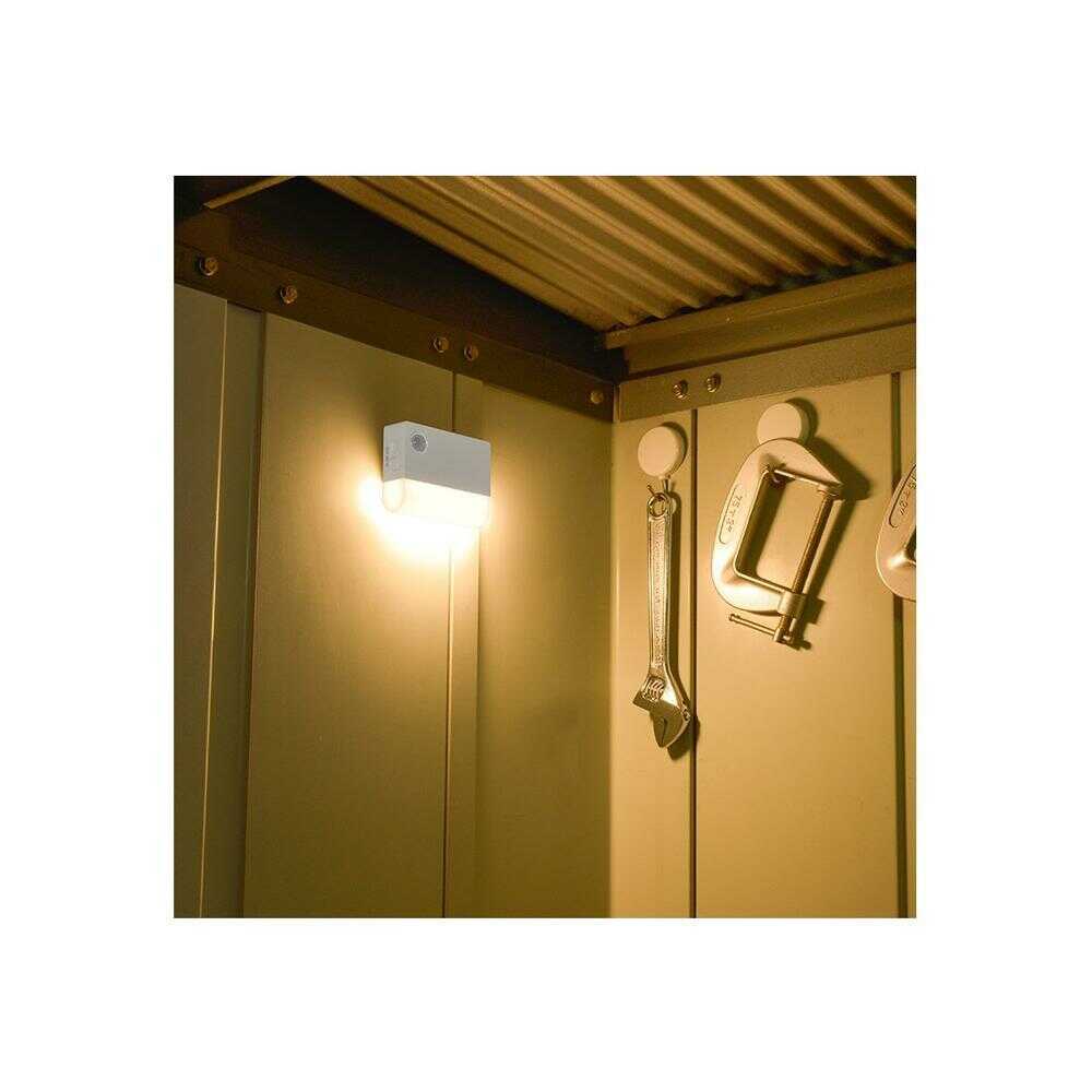 オーム電機 LEDセンサーライト 明暗人感 屋内用 電池式 ホワイト