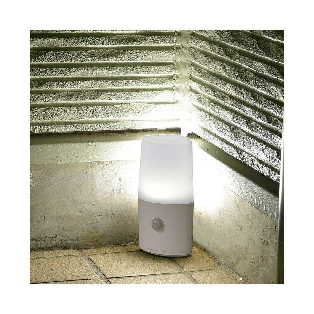 オーム電機 LEDセンサーライト 人感明暗センサー ホワイト