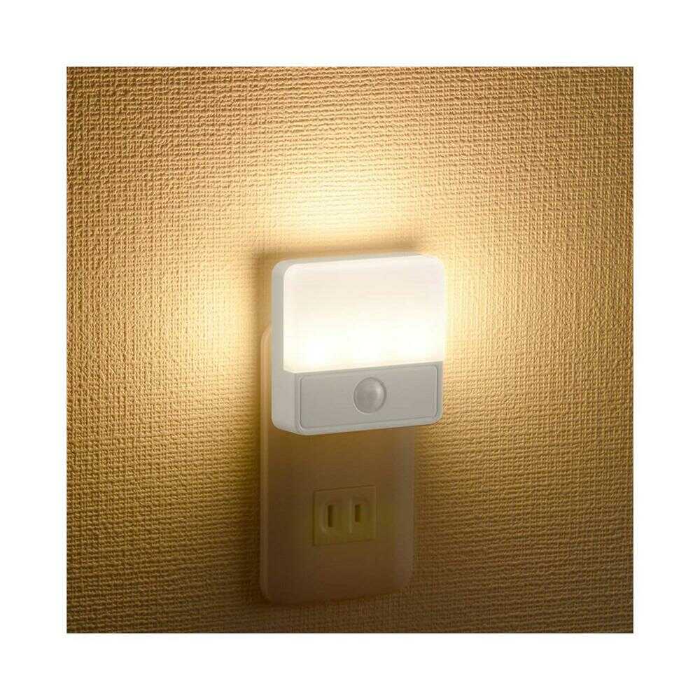 オーム電機 薄型LEDナイトライト 明暗人感センサー 電球色 ホワイト