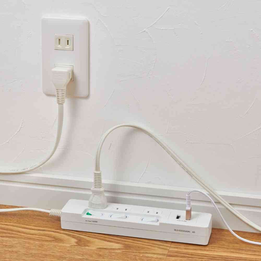 エルパ ELPA ランプレスSW付USBタップ WLS-E3232UA(W)