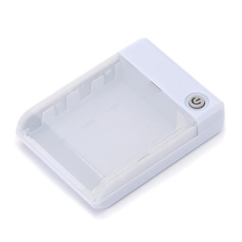 PGA PG-JUK1U4WH(ホワイト) USBポート搭載 乾電池式充電器 1A出力