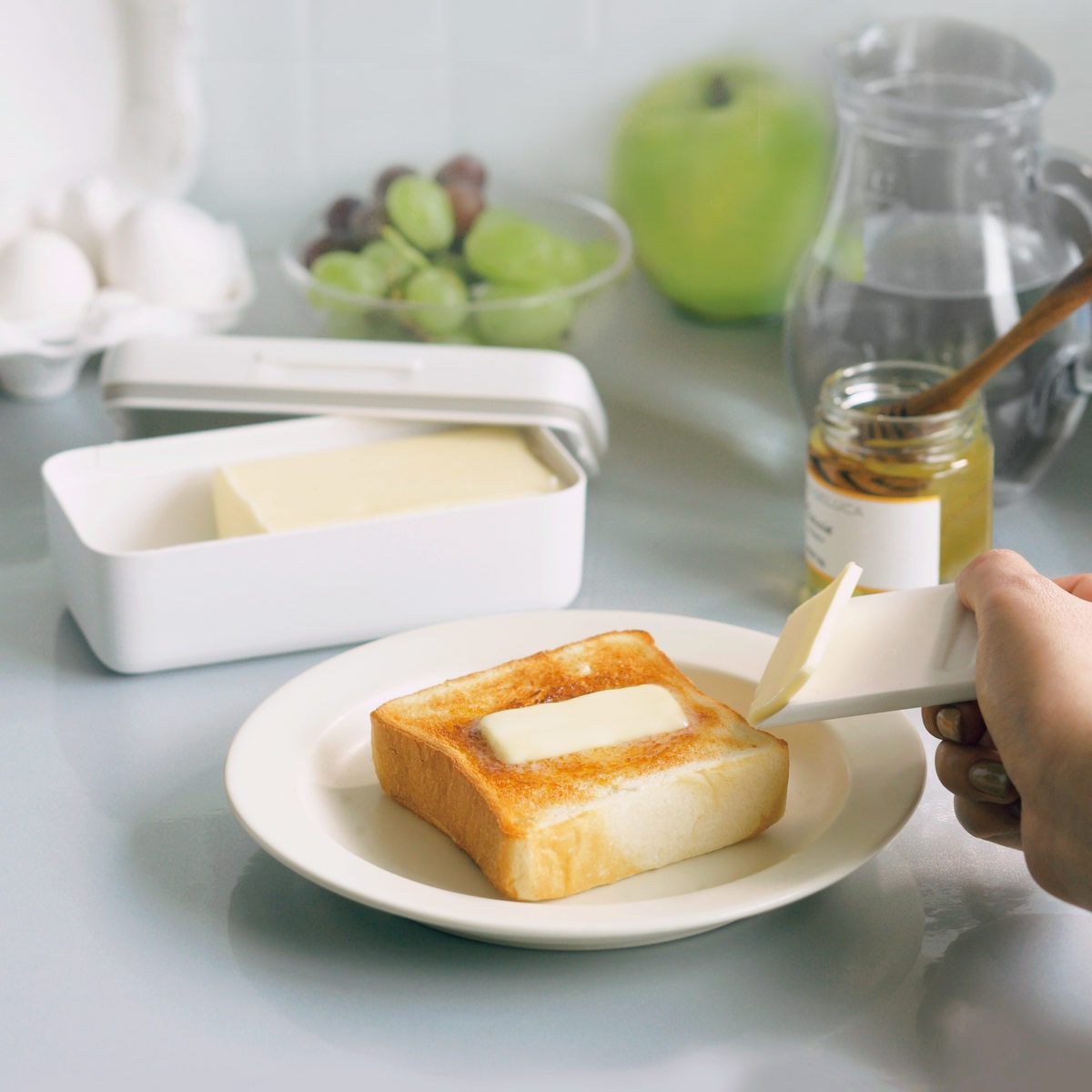 marna マーナ バターケース K776W ( カッター付き 150g 200g 保存容器 密閉 保存ケース バター入れ バター容器 キッチン用品 キッチン雑貨 プラスチック おしゃれ 白 ホワイト )
