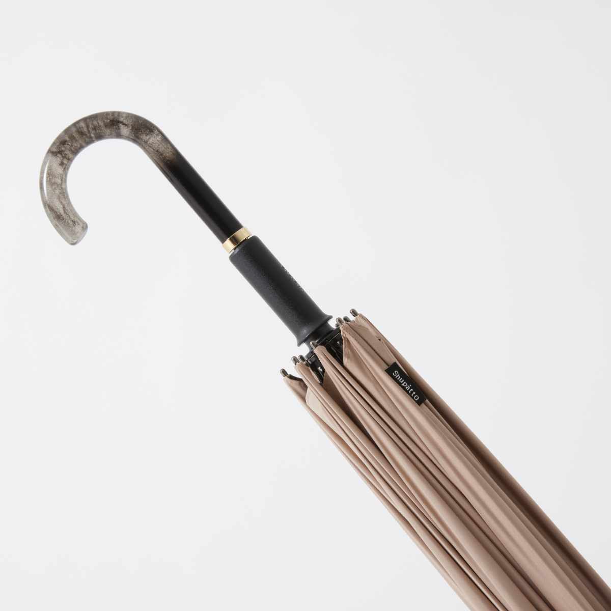 marna マーナ Shupatto アンブレラ UV 55cm ( 傘 レディース メンズ 晴雨兼用 かさ おしゃれ かわいい 雨傘 日傘 UVカット 99.9% 長傘 撥水 日傘兼用 遮光 遮熱 ベルトなし 畳みやすい ボタンレスロック方式 自動でまとまる ) 【シェードブラック】 シェードブラック