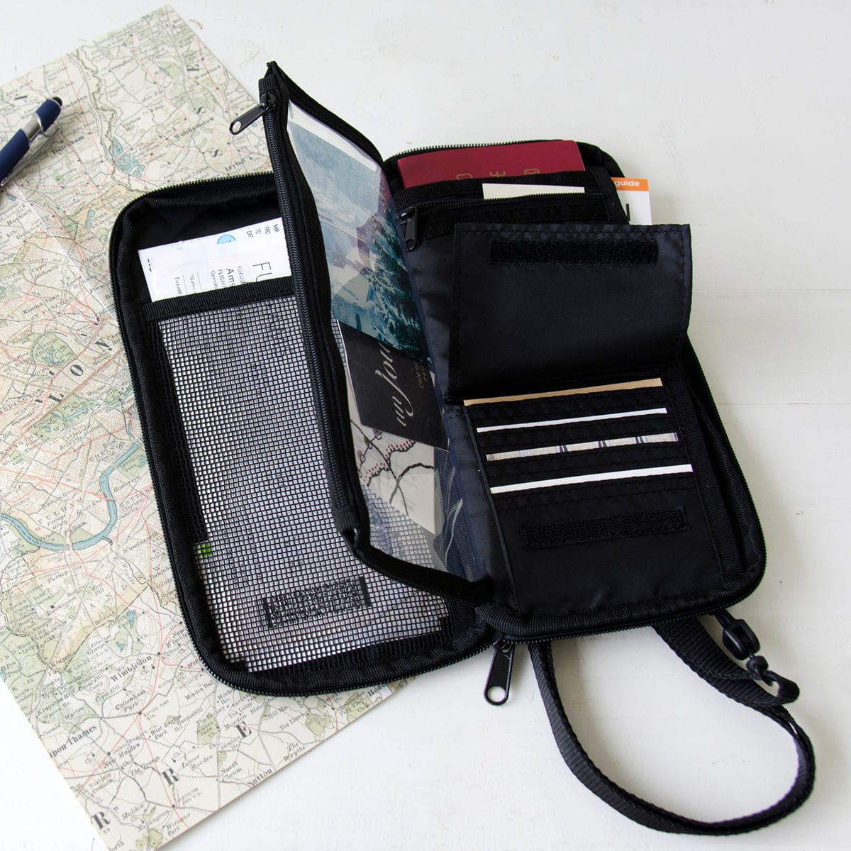 【アウトレット】 ポーチ reisenthel ライゼンタール TOURIST POUCH 2 ( セキュリティポーチ 旅行 パスポートケース トラベル用品 首下げ 貴重品 チケット カード 空港 遊園地 縦 横 肩掛け ショルダー ポケット付き ) 【GLENCHECKRED】 GLENCHECKRED