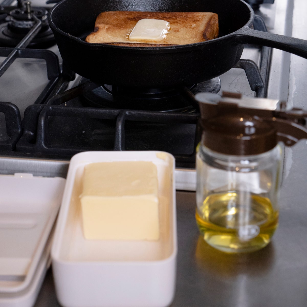 marna マーナ バターケース K776W ( カッター付き 150g 200g 保存容器 密閉 保存ケース バター入れ バター容器 キッチン用品 キッチン雑貨 プラスチック おしゃれ 白 ホワイト )