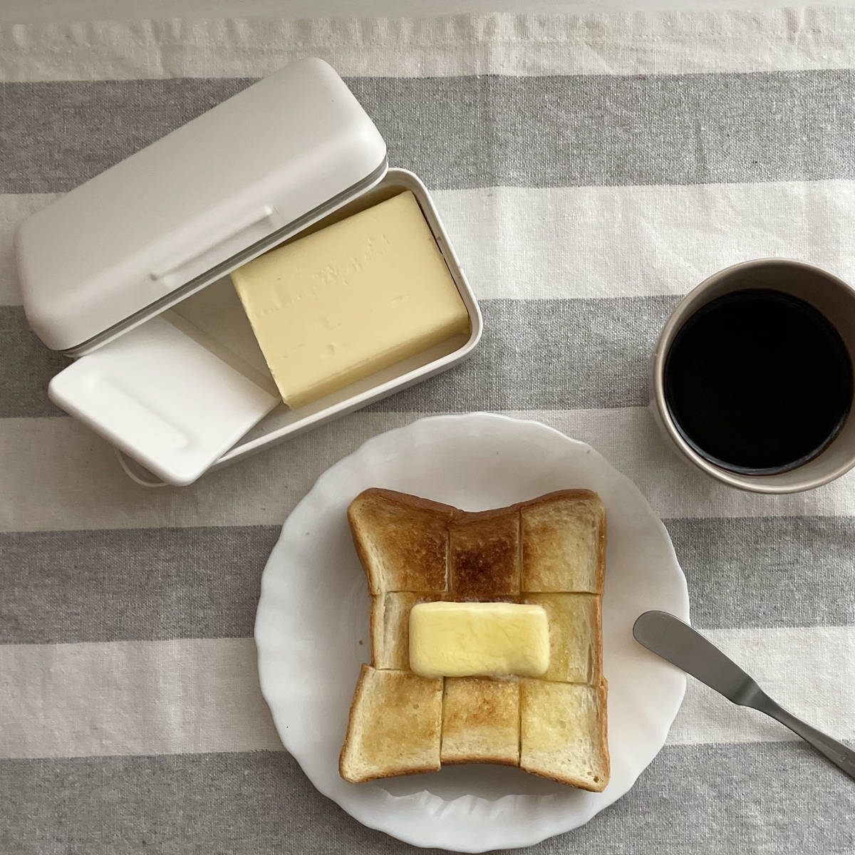 marna マーナ バターケース K776W ( カッター付き 150g 200g 保存容器 密閉 保存ケース バター入れ バター容器 キッチン用品 キッチン雑貨 プラスチック おしゃれ 白 ホワイト )