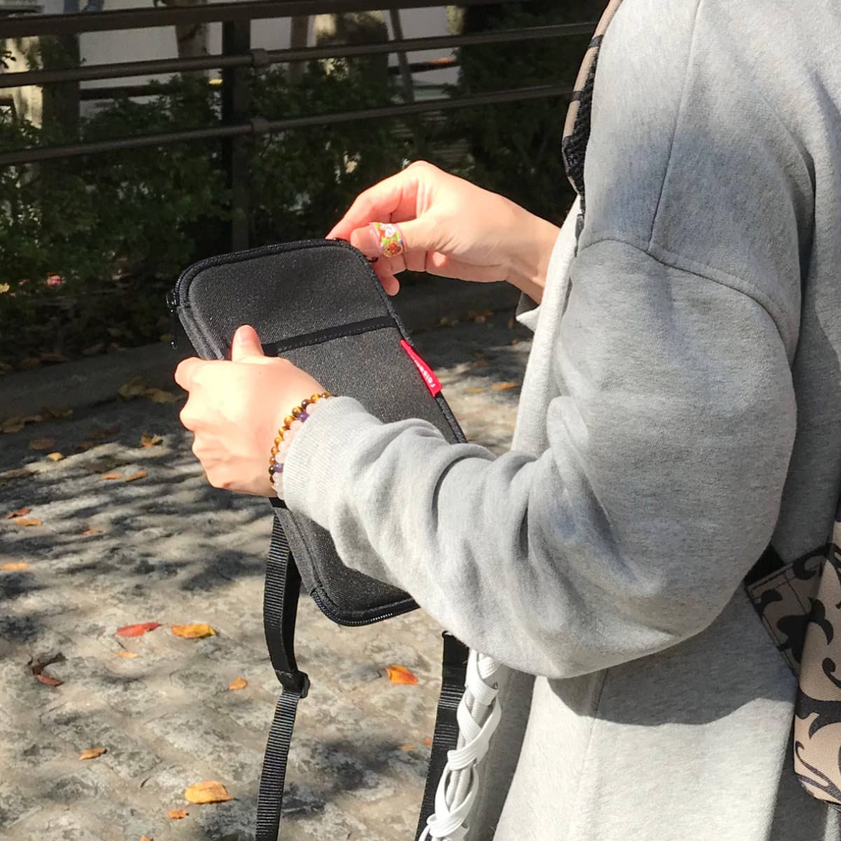 【アウトレット】 ポーチ reisenthel ライゼンタール TOURIST POUCH 2 ( セキュリティポーチ 旅行 パスポートケース トラベル用品 首下げ 貴重品 チケット カード 空港 遊園地 縦 横 肩掛け ショルダー ポケット付き ) 【GLENCHECKRED】 GLENCHECKRED