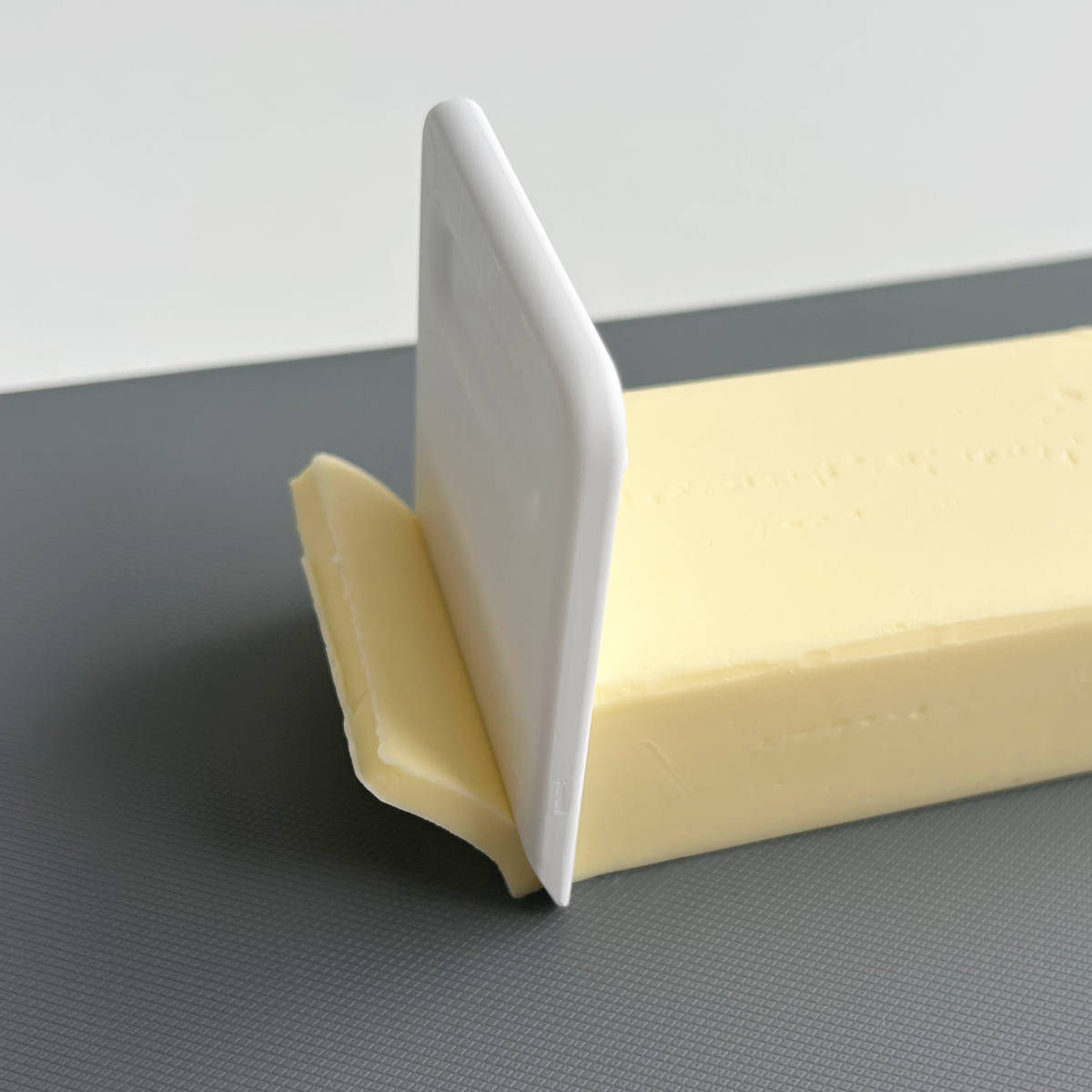 marna マーナ バターケース K776W ( カッター付き 150g 200g 保存容器 密閉 保存ケース バター入れ バター容器 キッチン用品 キッチン雑貨 プラスチック おしゃれ 白 ホワイト )