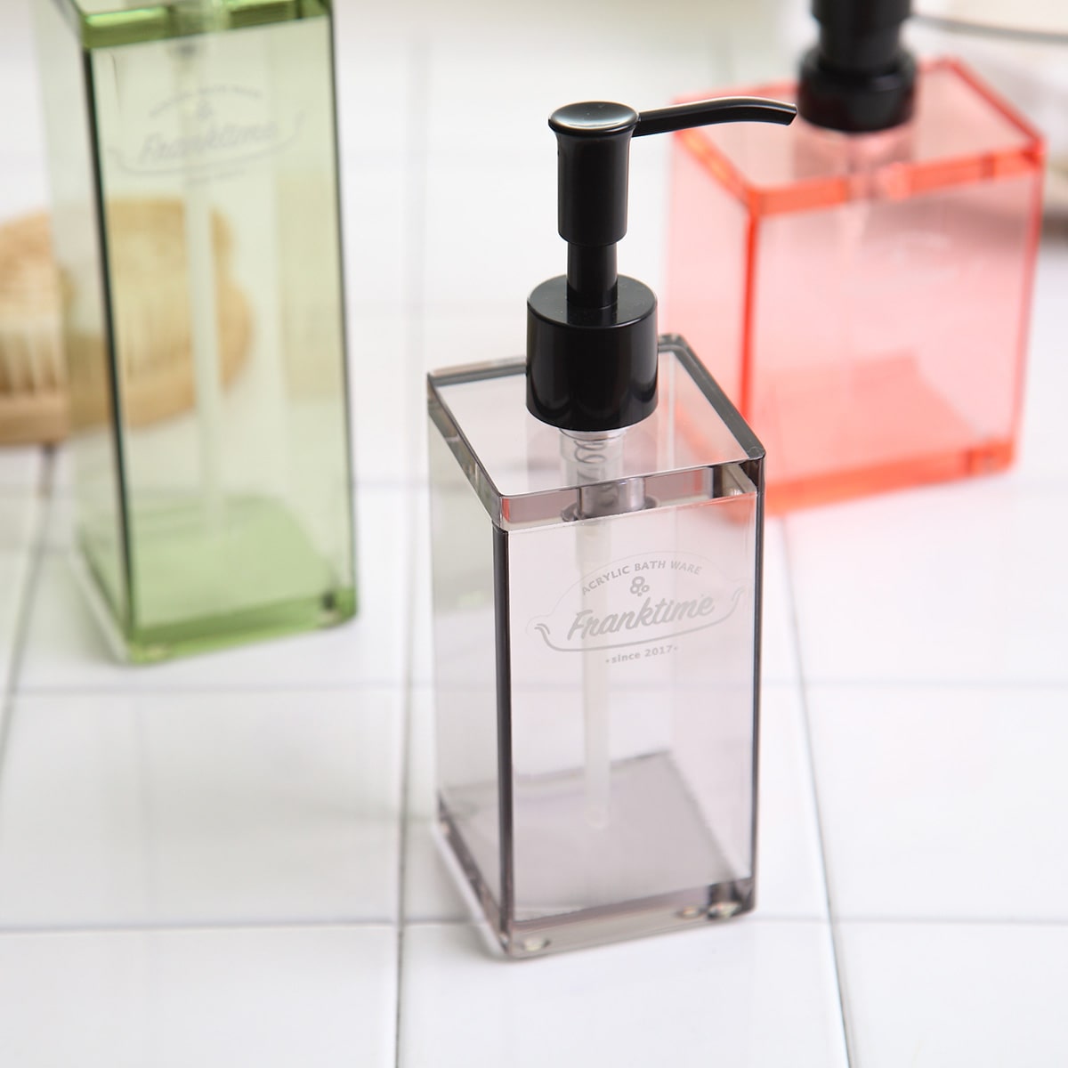 ディスペンサー Franktime フランクタイム ソープボトルS （ 詰め替えボトル ディスペンサーボトル ボトル 詰替え容器 ボディソープ ハンドソープ 透明 アクリル 角型 スクエア 滑り止め 洗面用品 キッチン 日用品 生活雑貨 雑貨 ）【 クリアグリーン 】