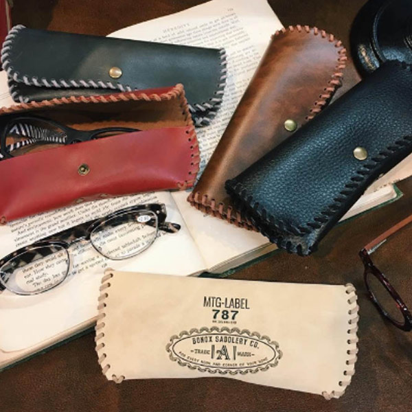 メガネケース ダルトン DULTON GLASS CASE MUSTANG （ 眼鏡ケース メガネ 収納 携行 メガネ入れ 眼鏡入れ ワンタッチ おしゃれ レザー ステッチ 小物 サングラス グラスケース ） 【 ブラック 】