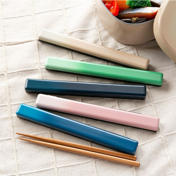 箸＆箸箱セット スリム箸箱セット さっと洗えるお弁当箱 18cm カトラリー （ HAKOYA カトラリーセット お弁当グッズ ランチグッズ 塗り 持ち運び マイ箸 my箸 お箸 はし 箸 箸箱 お箸ケース お弁当 お弁当用 携帯用 エコ 日本製 ） 【 グリーン 】