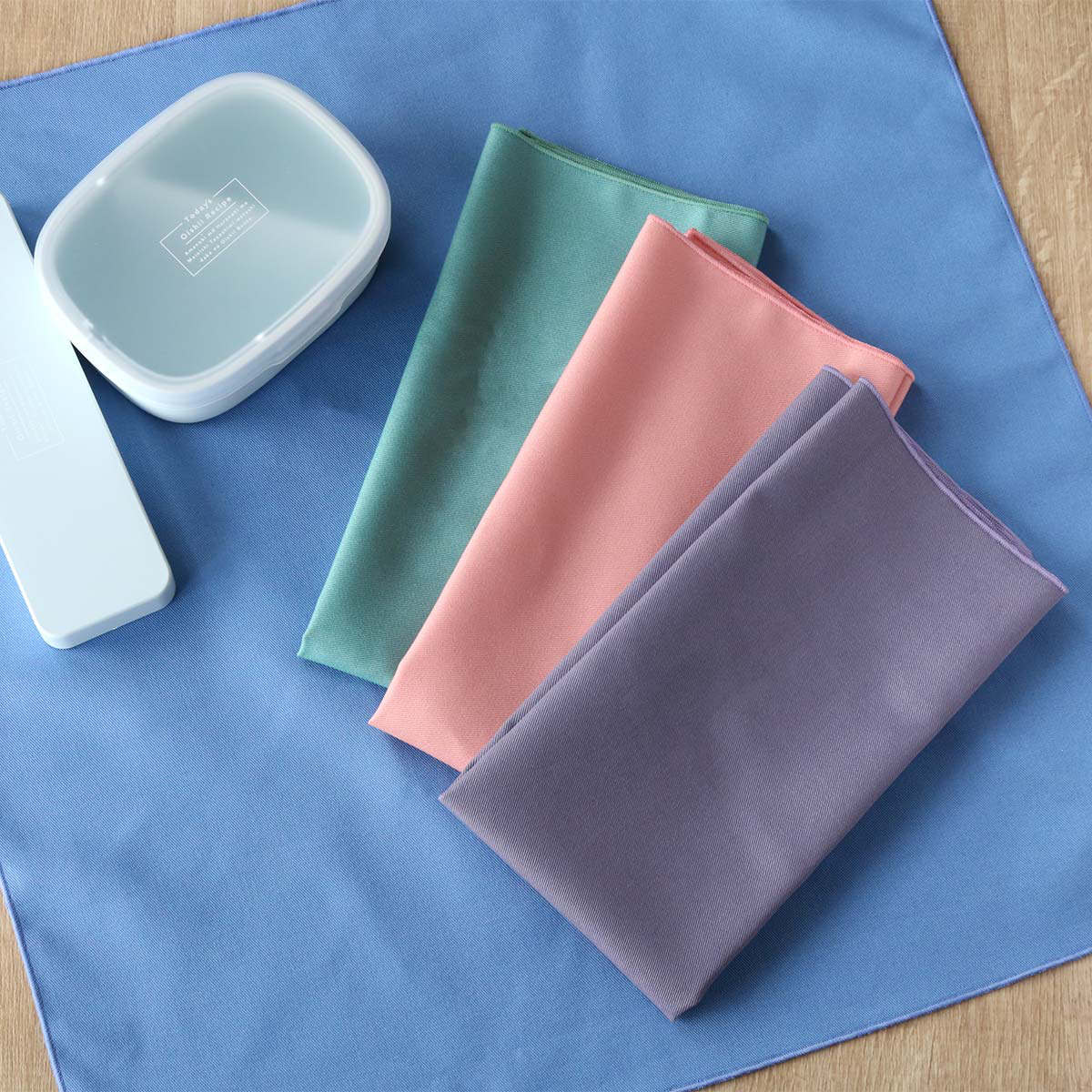 ランチクロス ナフキン クレンゼ 抗菌 ランチチーフ iro iro （ お弁当包み ランチョンマット ランチマット 給食ナフキン 弁当包み 三角巾 マット ランチ クロス お弁当箱 弁当 弁当箱 包み 入れ 給食 ） 【 ブルーベリー 】