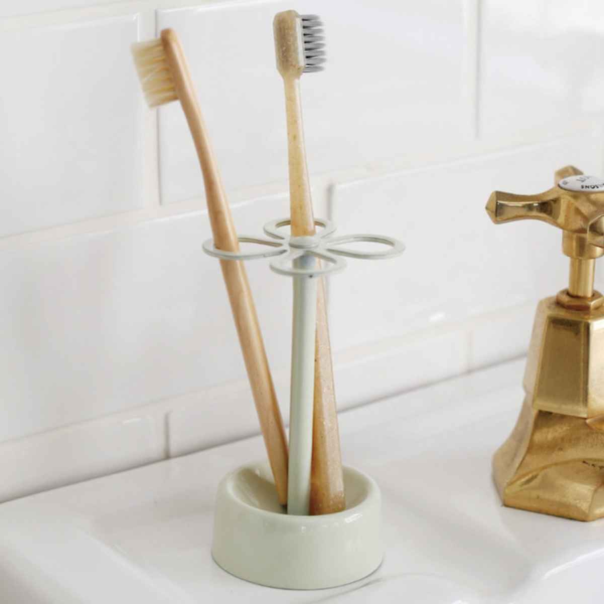 ダルトン 歯ブラシスタンド 4ホールトゥースホルダー アイボリー （ DULTON 歯ブラシホルダー 洗面用品 歯ブラシ立て 歯磨き 洗面所収納 デンタル用品 歯磨き入れ 歯ブラシ置き はみがき 花 シンプル ）
