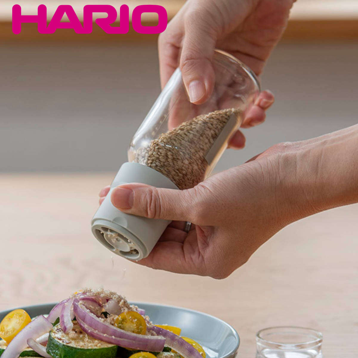 ハリオ スパイスミル 120ml ゴマ専用 耐熱ガラス製 ごますり器 （ HARIO ゴマ用ミル ゴマ専用ミル すりごま ミル 手動式 ガラス製 セラミック刃 便利グッズ 下ごしらえ用品 キッチンツール おしゃれ ）