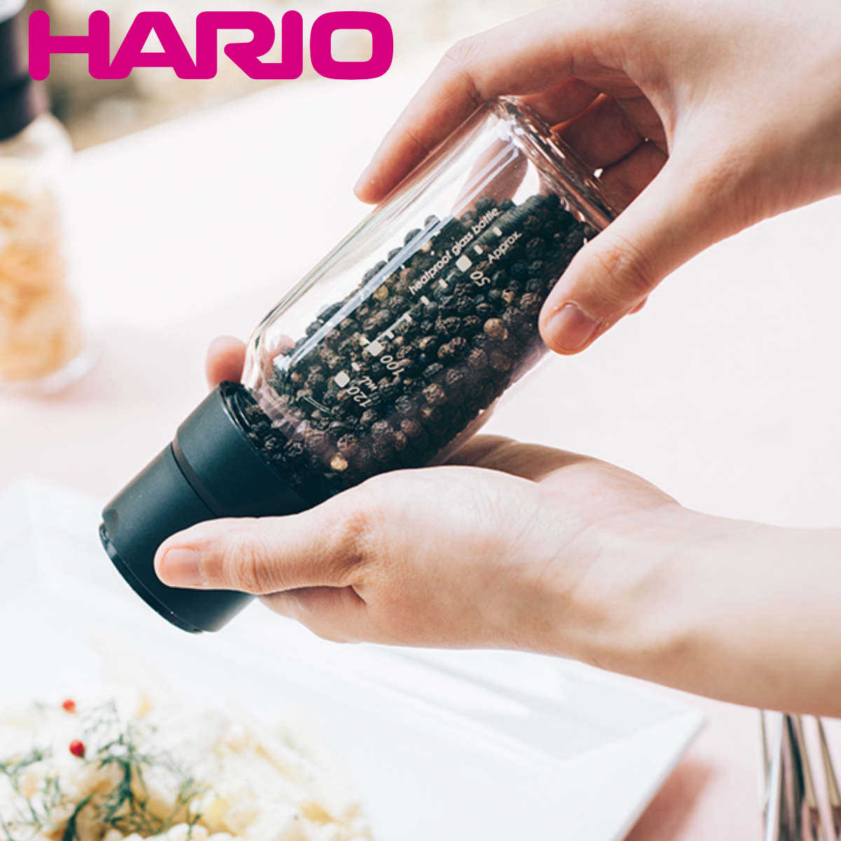 ハリオ スパイスミル 120ml 塩・コショウ 耐熱ガラス製 スパイスボトル （ HARIO ソルトミル ペッパーミル コショウ挽き ミル 手動式 ガラス製 セラミック刃 ペッパー＆ソルトミル 下ごしらえ用品 キッチンツール おしゃれ ）