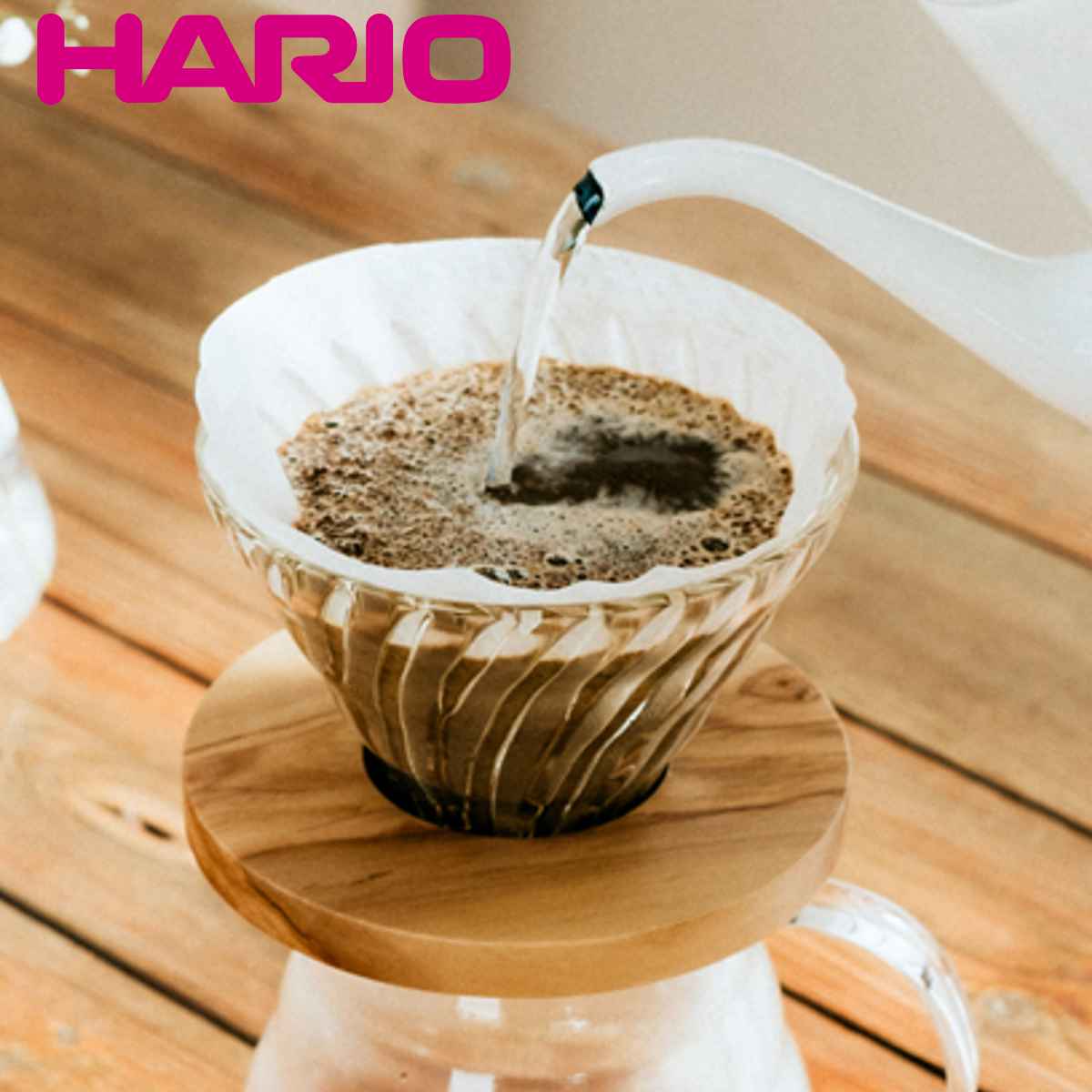 透過ドリッパー V60 1～2杯用 耐熱ガラス （ HARIO ハリオ 食洗機対応 ドリッパー コーヒー コーヒードリッパー ガラス製 円錐型 円すい型 スパイラルリブ ホルダー付き 1杯 2杯 一つ穴 おしゃれ ハンドドリップ ）