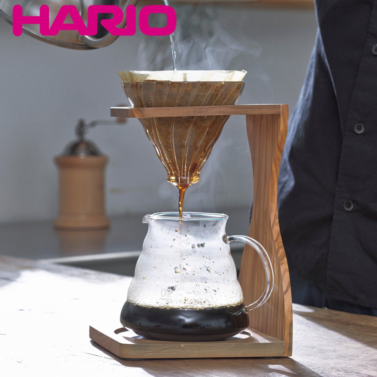 ハリオ コーヒー ドリッパーセット 1～4杯用 V60 オリーブウッドスタンドセット 耐熱ガラス （ HARIO ドリッパー サーバー スタンド 珈琲 ハンドドリップ 計量スプーン付き フィルター付き 円すい型 ナチュラル おしゃれ ）
