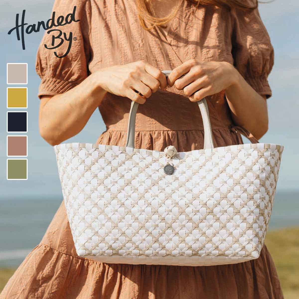 ハンドバッグ Handed By MINI MOTIF BAG 手編み フェアトレード （ カゴバッグ かばん 鞄 バスケット ハンドメイド リサイクル素材 ハンデッドバイ カゴ かご 編み込み 花柄 留め具 マチあり 長方形 エコ ショッピングバッグ ） 【copperblush】