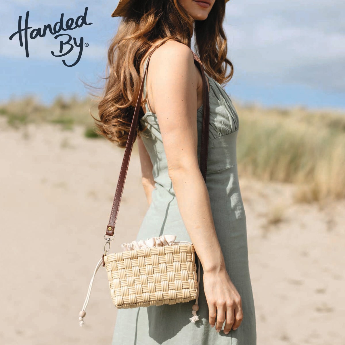 ショルダーバッグ Handed By JOLIE レディース フェアトレード （ バッグ ミニショルダー かばん 鞄 サコッシュ 軽量 リサイクル素材 ハンデッドバイ ハンドメイド ポーチ カゴ かご ポシェット 編み込み コンパクト 小さめ エコ ）