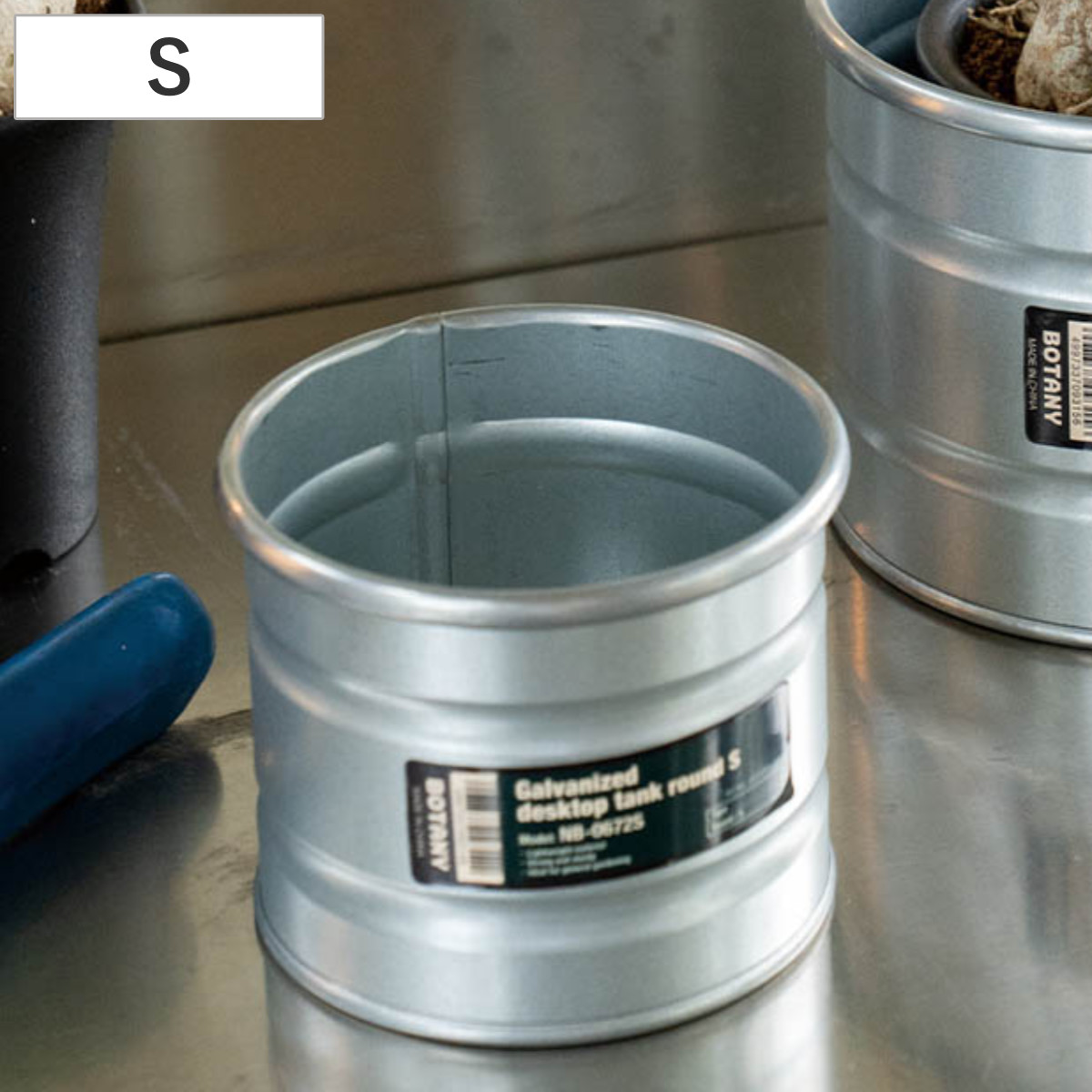 植木鉢 ガルバナイズド デスクトップ タンク S ダルトン （ DULTON 鉢カバー ポットカバー 植木鉢カバー プランター カバー プランターバスケット 円形 筒型 ドラム缶 直径11.5cm 小型植物 観葉植物 小型 鉢植え 花 収納 小物入れ ）