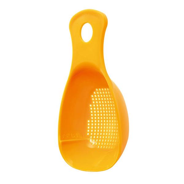 MARNA マーナ 粉ふるい お料理はかどる粉ふりスプーン 日本製 （ 粉ふるい器 小麦粉 粉糖 ふり 濾し器 目盛り 大さじ1 スプーン 便利グッズ 便利 計量スプーン 計量 キッチングッズ 製菓用品 赤 イエロー ）【 イエロー 】