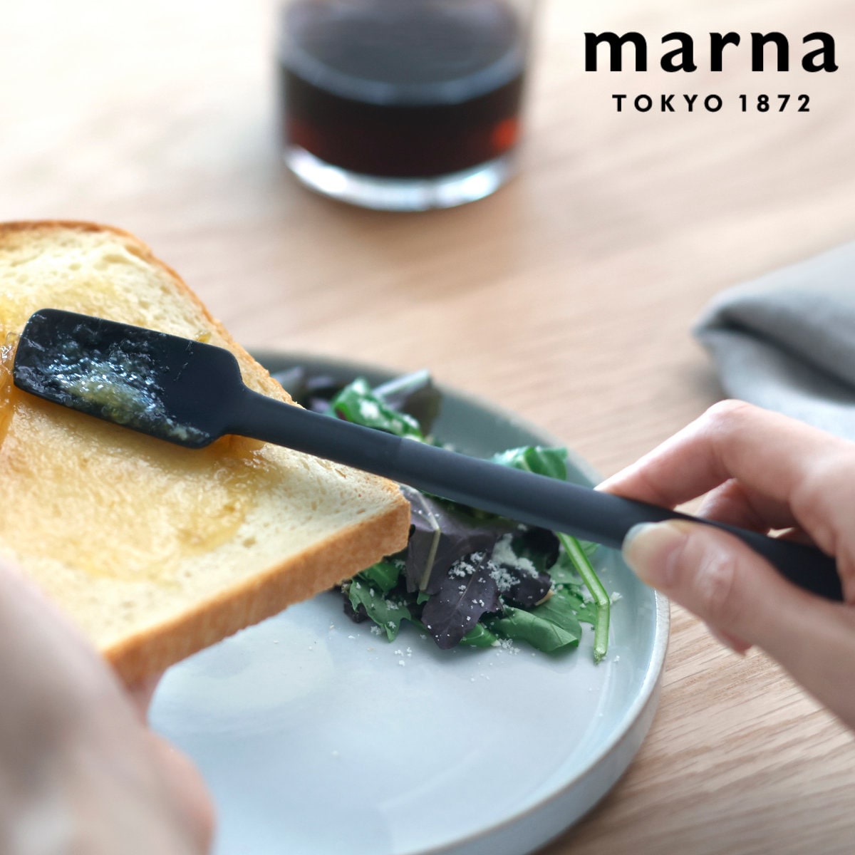 marna マーナ 調理もできるスパチュラスプーン K830DGY （ ヘラ シリコン スパチュラ ミニ シリコンスプーン ジャムスプーン ゴムベラ スリム すくいやすい 長い 柄 直置き 先端浮き 耐熱 食洗機対応 混ぜる 炒める ）